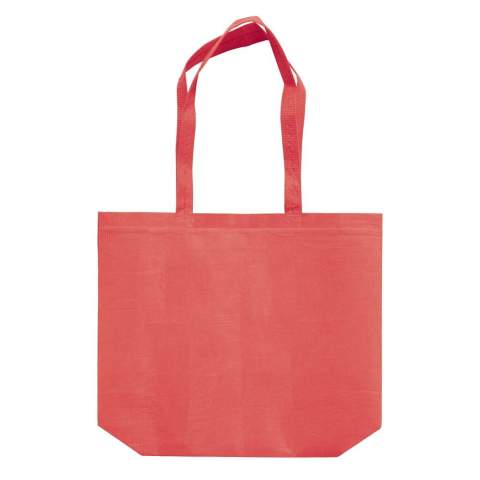 Four recycled post-consumer PET bottles have been used to make this bag. Reduce the plastic waste pile with this sustainable bag. The extra wide gusset makes this bag extra spacious.