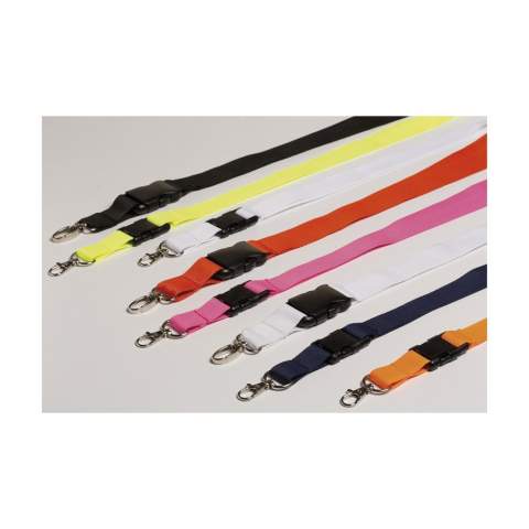 Lanyard van sterk geweven polyester met metalen karabijnhaak. Het onderste gedeelte is los te koppelen d.m.v. een kunststof kliksysteem.