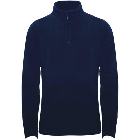 Micropolaire avec demi-fermeture zippée au niveau du cou et du menton. Poignets avec bordure élastique assortie. Coupe slim. Étiquette détachable. Le mannequin mesure 179 cm et porte la taille S.
