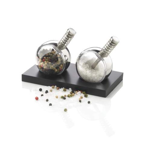 Planet is a stylish pepper and salt set that has a unique spring-action design in each grinder that allows convenient one-hand operation. As the globes are transparent it’s easy to see your sea salt and peppercorn levels. Registered design®