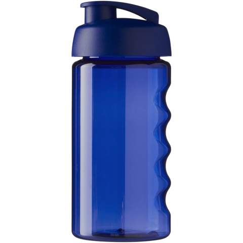Single-wall sport bottle with integrated finger grip design. Bottle is made from recyclable PET material. Features a spill-proof lid with flip top. Volume capacity is 500 ml. Mix and match colours to create your perfect bottle. Contact customer service for additional colour options. Made in the UK. Packed in a recycled PE plastic bag. BPA-free.