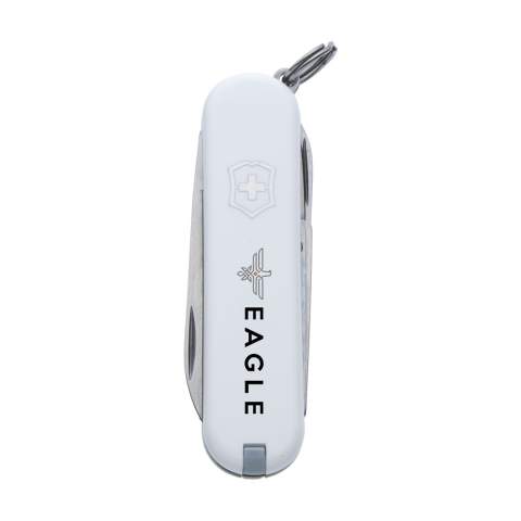 Origineel Zwitsers zakmes uit de Officiersserie van Victorinox met ABS heft, tussenplaten van hard-geadoniseerd aluminium en tools van 100% gerecycled staal. 5-delig met 7 functies: mes, vijl met schroevendraaier, schaar, sleutelring, pincet en tandenstoker. Inclusief gebruiksaanwijzing en met levenslange garantie op materiaal- en fabricagefouten. Victorinox staat wereldwijd symbool voor hoogwaardige kwaliteit, betrouwbaarheid, functionaliteit en perfectie. Op het bezit en/of dragen van messen of multitools in het openbaar kunnen lokale regels van toepassing zijn. Per stuk in doosje.