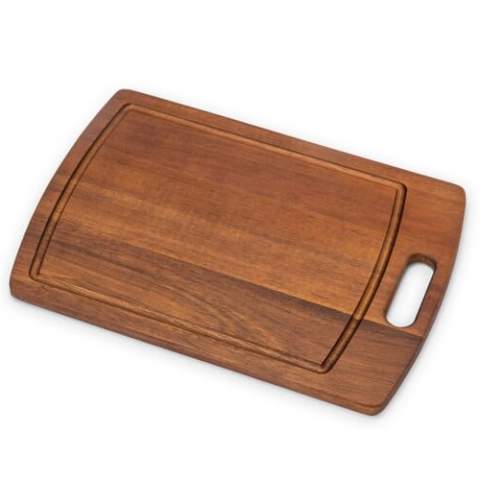 This Orrefors Jernverk cutting board is made of beautiful acacia wood. The cutting board has a sturdy handle on the short end and a notch on top that collects liquid. This cutting board is light and therefore easy to use. The acacia wood also gives them a nice shine.