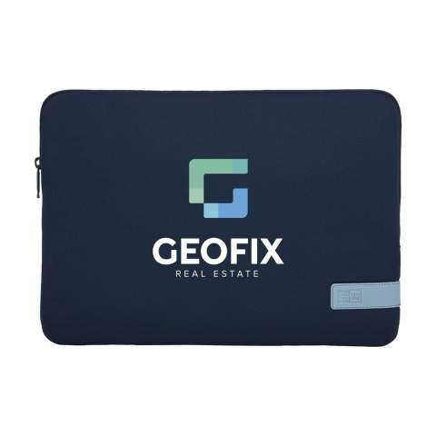 Robuste 14-Zoll-Laptoptasche der Marke Case Logic. Die dünne Polyestertasche besteht aus hochwertigem Memoryschaum (6 mm dick) und bietet erstklassigen Schutz. Das weiche Plüsch-Innenfutter schützt den Laptop vor Kratzern. Die Tasche ist mit einer praktischen, asymmetrischen Öffnung mit Reißverschluss versehen.