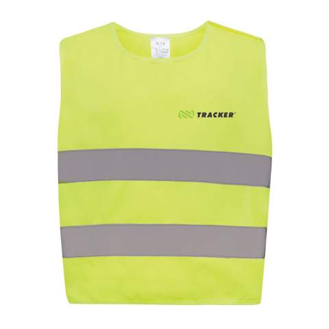 Gilet haute visibilité de signalisation taille XXS, conçu pour les enfants âgés de 3 à 6 ans, d'une taille comprise entre 90 et 140 cm. Ce gilet comporte un espace de marquage sur les faces avant et arrière. Il est équipé de fermetures auto-agrippantes sur les épaules et à la base pour plus de sécurité et un enfilage facile. Les bandes élastiques sur le côté opposé offrent une certaine souplesse, ce qui permet de le porter confortablement par-dessus des manteaux épais. Ce gilet a fait l'objet de tests rigoureux et est conforme à la norme EN 17353:2020 Type AB3. En outre, il adhère aux directives EPI spécifiées dans le règlement (UE) 2016/425 pour les équipements de protection individuelle de catégorie II. Fabriqué avec du PET recyclé certifié GRS. Contenu recyclé total : 55 % sur la base du poids total de l'article. La certification GRS garantit une chaîne d'approvisionnement entièrement certifiée pour les matériaux recyclés.