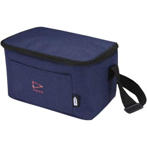 Mit der Tundra GRS-zertifizierten Kühltasche für 6 Dosen aus Recyclingmaterial können Sie Ihre Lebensmittel oder Getränke an einem sonnigen, heißen Tag kühl halten. Die Tasche hat ein Hauptfach, eine offene Fronttasche und verstellbare Schulterriemen. Fassungsvermögen: 5 Liter.
