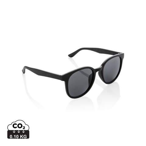 Sonnenbrille aus Weizenstroh ( 60% Wheatstraw, 40% Plastik) mit UV 400-Schutz, verpackt in Kraft-Papier-Box.