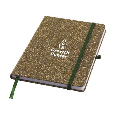 WoW! Carnet de notes au format A5. La couverture en carton certifiée FSC est revêtue d'un mélange de déchets de feuilles de thé, de liège, de polyester et de coton. Le résultat est une couverture robuste aux teintes variées de vert et brun avec une apparence naturelle. Le carnet contient environ 96 feuilles/192 pages de papier blanc, ligné, recyclé et certifié FSC Mix (70 g/m²). Avec boucle à stylo, élastique de fermeture et ruban marque-page. L'utilisation de feuilles de thé usagées comme base pour la production de nouveaux matériaux, comme cette couverture, prolonge le cycle de vie des feuilles de thé. En raison de l'utilisation de matériaux organiques, la couleur de la couverture peut différer légèrement selon le carnet/lot.     Pour votre information : En raison du tissage grossier, l'impression de petits détails dans un logo, des lignes fines et de très petites lettres est limitée. Il est donc possible qu'après avoir reçu votre logo, nous vous conseillions de l'ajuster ou de l'élargir.