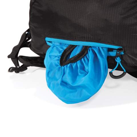 Draag en bescherm je spullen in deze sportieve rugzak. De middelgrote wandelrugzak is gemaakt van ribstop-materiaal en heeft een middelgrote vorm met opbergvakken aan de binnen- en buitenkant en een rugvulling van mesh voor comfortabel dragen. Deze rugzak heeft een ruim hoofdcompartiment met een binnenvak om je 15,4 inch laptop in te bewaren. De geïntegreerde regenhoes beschermt je tas tegen regen. Contrasterende details voegen een sportieve touch toe. PVC vrij.<br /><br />FitsLaptopTabletSizeInches: 15.4<br />PVC free: true