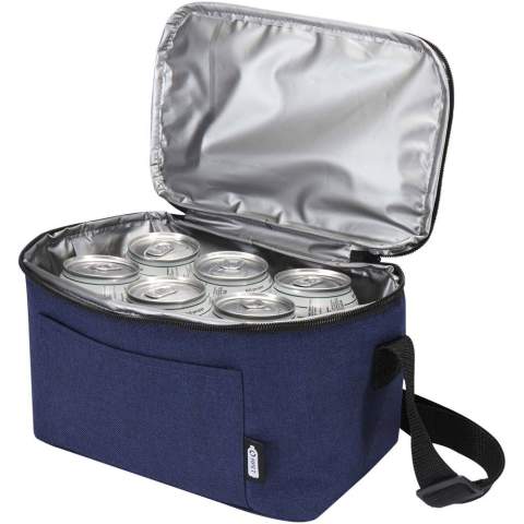 Mit der Tundra GRS-zertifizierten Kühltasche für 6 Dosen aus Recyclingmaterial können Sie Ihre Lebensmittel oder Getränke an einem sonnigen, heißen Tag kühl halten. Die Tasche hat ein Hauptfach, eine offene Fronttasche und verstellbare Schulterriemen. Fassungsvermögen: 5 Liter.