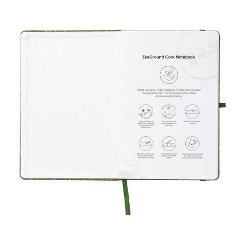 WoW! Carnet de notes au format A5. La couverture en carton certifiée FSC est revêtue d'un mélange de déchets de feuilles de thé, de liège, de polyester et de coton. Le résultat est une couverture robuste aux teintes variées de vert et brun avec une apparence naturelle. Le carnet contient environ 96 feuilles/192 pages de papier blanc, ligné, recyclé et certifié FSC Mix (70 g/m²). Avec boucle à stylo, élastique de fermeture et ruban marque-page. L'utilisation de feuilles de thé usagées comme base pour la production de nouveaux matériaux, comme cette couverture, prolonge le cycle de vie des feuilles de thé. En raison de l'utilisation de matériaux organiques, la couleur de la couverture peut différer légèrement selon le carnet/lot.     Pour votre information : En raison du tissage grossier, l'impression de petits détails dans un logo, des lignes fines et de très petites lettres est limitée. Il est donc possible qu'après avoir reçu votre logo, nous vous conseillions de l'ajuster ou de l'élargir.