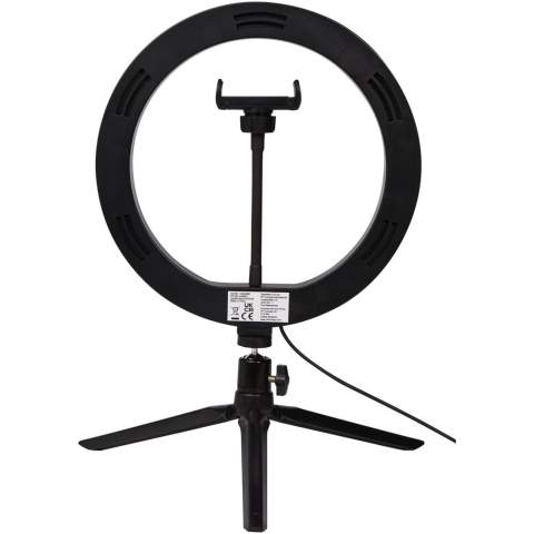 LED-Ringlicht (23 cm) mit Stativständer und Telefonhalterung. Das ideale Gadget für jeden Fotografen/YouTuber/Vlogger/Content-Macher, der regelmäßig Streams oder Sendungen herstellt. Das Ringlicht leuchtet Ihr Gesicht gleichmäßig aus, ohne harte Schatten zu werfen. Die Lampe verfügt über 120 warmweiße LEDs, die in 10 verschiedenen Helligkeitsstufen eingestellt werden können, um das perfekte Licht zu erhalten. Lieferung in einer Avenue Geschenkbox.