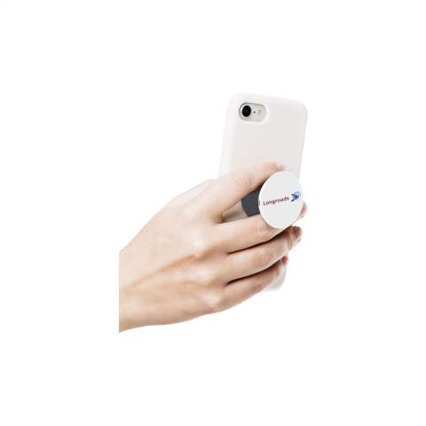 De PopSockets® is een handig multifunctioneel telefoonaccessoire. Met kunststof PopGrip en PopTop. Bevestig dit item met de 3M plakstrip aan de achterzijde van je telefoon en maak gebruik van de handige functies: comfortabele grip voor extra houvast, functionele standaard en selfie-houder. Te positioneren in 2 verschillende pop-up standen en flexibel zodat je de smartphone in elke gewenste positie kunt zetten. Geschikt voor alle gangbare modellen smartphones, iPhones en andere devices. Lees voor optimaal gebruik en behoud van de PopSocket® de bijgeleverde instructies.   Extra info inzake levertijd: 120 - 2.500 stuks: 1 week, 2.500 - 5.000 stuks: 2 weken. Vanaf 5.000 stuks prijs en levertijd op aanvraag. PopSockets® worden alleen mét opdruk geleverd.
