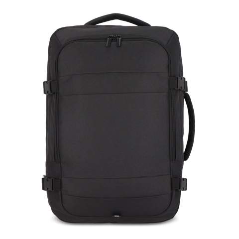 Ce sac à dos a été conçu pour le voyageur moderne. Il s'ouvre à 180 degrés, avec une poche cachée pour les vêtements d'un côté et un compartiment rembourré pour l'ordinateur portable de l'autre. La poche frontale spacieuse permet d'accéder facilement aux accessoires et aux éléments essentiels. Pour plus de confort, le sac est équipé de poignées rembourrées, de bretelles réglables et d'un panneau arrière rembourré. En outre, une sangle arrière permet de glisser le sac à dos en toute sécurité sur la poignée d'un trolley pour les longs trajets. Les détails réfléchissants améliorent la visibilité et la sécurité lors des déplacements nocturnes.
