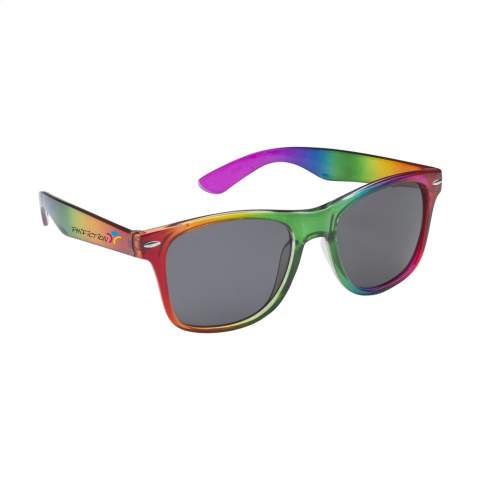 Auffällige Sonnenbrille mit transparentem Rahmen in allen Farben des Regenbogens. Der perfekte Blickfang auf Festivals. Mit UV 400 Schutz (gemäß europäischen Standards).