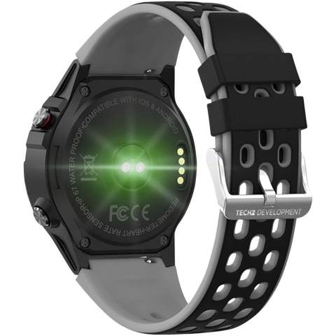 Montre connectée avec GPS qui génère une carte sur un appareil mobile avec l’itinéraire emprunté. Inclut boussole et baromètre. Surveille la fréquence cardiaque et la pression artérielle. Mode multisports, compteur de pas et de calories, distance parcourue. Elle surveille également la qualité du sommeil et suit les activités physiques quotidiennes. Fente pour carte SIM (carte SIM non incluse). Notifications d’e-mail, d’appels, de messages et de réseaux sociaux. Assistant vocal Siri. Batterie Li-ion de 360 mAh. Connexion Bluetooth 4.0. Autonomie de 7 jours en mode veille.