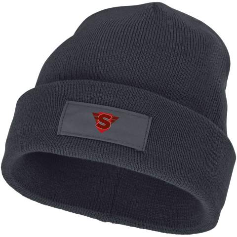 De Boreas beanie met patch houdt je niet alleen warm, maar biedt ook een canvas voor persoonlijke branding. De muts is gemaakt van 1x1 ribbreisel van acryl en is warm en duurzaam. De contrasterende patch van polyester biedt een geweldige mogelijkheid voor het presenteren van je logo of andere branding. Omarm comfort, individualiteit en functionaliteit met de Boreas beanie.