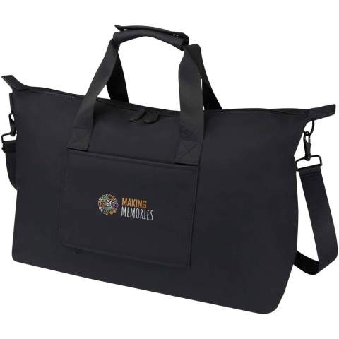 The Turner duffel bag is made of 51% GRS certified recycled plastic and the lining is made of 100% GRS certified RPET. The duffel features a padded 15.6" laptop compartment, an internal strap for securing a water bottle, and a zipped pocket for smaller items. Additionally, a luggage strap on the back allows for easy attachment to rolling luggage, making it a convenient travel companion. The duffel can be carried by the 2 short handles, or by the expandable and detachable shoulder strap that can be adjusted for maximum comfort. Volume capacity: 36 litres.