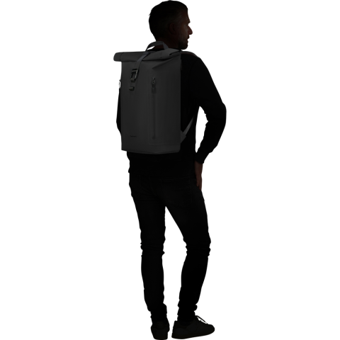 Ontdek Coatify Biz, de perfecte unisex rugzak met waterafstotende coating voor de moderne pendelaar. Kies voor het strakke afgeronde design of de rolltop uitvoering. Het zachte kleurenpalet is helemaal on-trend en de meerdere vakken helpen je al jouw spullen georganiseerd mee te nemen. Maak je klaar om in stijl te vergaderen of de stad te verkennen met Coatify Biz.