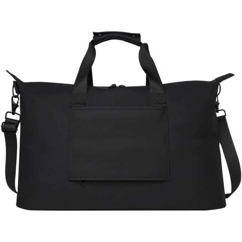 The Turner duffel bag is made of 51% GRS certified recycled plastic and the lining is made of 100% GRS certified RPET. The duffel features a padded 15.6" laptop compartment, an internal strap for securing a water bottle, and a zipped pocket for smaller items. Additionally, a luggage strap on the back allows for easy attachment to rolling luggage, making it a convenient travel companion. The duffel can be carried by the 2 short handles, or by the expandable and detachable shoulder strap that can be adjusted for maximum comfort. Volume capacity: 36 litres.