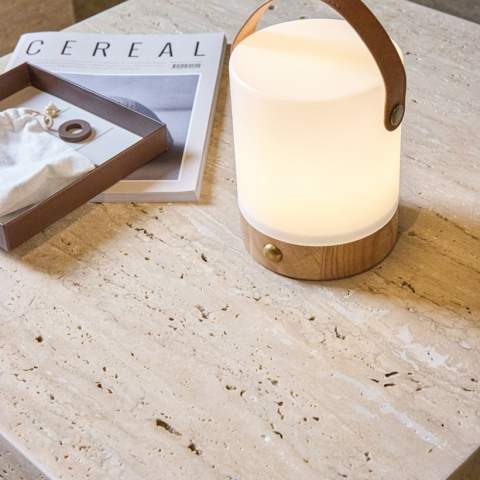 Deze draagbare, moderne lantaarn past zich aan elke gelegenheid aan. Schakel eenvoudig tussen warm licht, wit licht en warm wit licht met de aanraakschakelaar, en pas de helderheid aan met een lange druk. Met een handige PU-strap is hij gemakkelijk mee te nemen naar een picknick, de tuin, of waar je ook maar een extra sfeertje wilt toevoegen. Het strakke ontwerp maakt het een decoratief pronkstuk. Deze lamp biedt tot 8 uur verlichting. Gemaakt van gerecycled ABS en acaciahout. Oplaadbaar via USB-C, kabel inbegrepen. Gecertificeerd door RCS (Recycled Claim Standard), waarbij de RCS-certificering garandeert dat de gehele toeleveringsketen van gerecyclede materialen gecertificeerd is. Het totale gerecyclede gehalte is gebaseerd op het totale productgewicht. Dit product bevat 42% RCS-gecertificeerd gerecycled ABS.<br /><br />Lightsource: LED