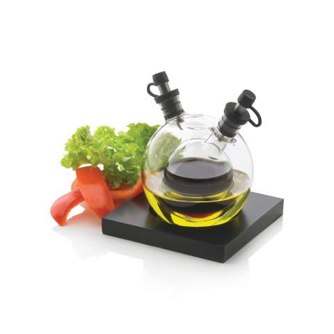 Orbit is een stijlvol mondgeblazen glazen bol waarin zowel olie als azijn (niet inclusief) bewaard kan worden. Voor de dressing van al uw salades. Geregistreerd ontwerp®