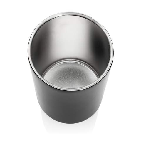 Entertain in style with the Vino recycled stainless steel wine bucket. This eye-catching piece makes an ideal centre-piece as you host drinks and conversation, allowing you to chill your wines with grace and style. Made with RCS certified recycled stainless steel. Total recycled content: 91% based on total item weight. Packaged in an FSC® kraft packaging.
