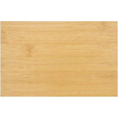 Hochwertiges und schön verarbeitetes Maniküreset aus Bambus mit einer Nagelhautzange (10,3 x 4,3 x 1 cm), einem Ohrstäbchen (8 cm), einer Nagelschere für Finger- und Fußnägel (8 x 1,5 x 1,5 cm), einer Pinzette (8,5 x 0,7 cm) und einer Schere (9,5 x 4,2 cm). Der verwendete Bambus wird nach nachhaltigen Normen beschafft und produziert.
