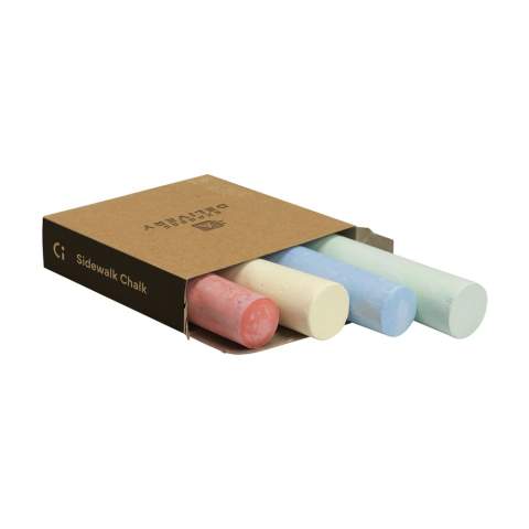 Set mit 4 Stück Gehwegkreide in verschiedenen Pastellfarben. Speziell zum Anfertigen von Kreidezeichnungen und zum Spielen von Himmel und Hölle im Freien.