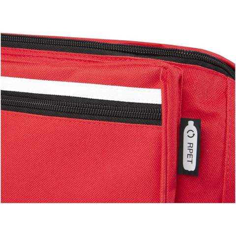 Die Journey Gürteltasche aus GRS zertifiziertem, recyceltem PET Kunststoff ist das perfekte Accessoire für unterwegs. Das geräumige Hauptfach mit Reißverschluss bietet Platz für alle wichtigen Utensilien, dazu eine Vordertasche mit Reißverschluss für zusätzlichen Stauraum.