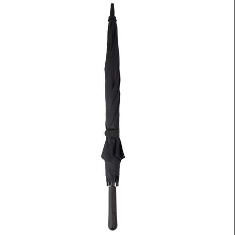 Parapluie anti-tempête de 23 pouces, élégant et moderne, qui vous gardera au sec même les jours de pluie les plus intenses. Sa taille compacte en fait le compagnon idéal pour les déplacements. Fabriqué en tissu pongé RPET 190T de première qualité, il offre une excellente protection contre la pluie tout en affichant un design élégant. Conçu avec un manche en métal et une armature en fibre de verre, ce parapluie garantit résistance et durabilité pour les conditions météorologiques difficiles. La poignée minimaliste en plastique ABS, avec une finition confortable en caoutchouc, ajoute une touche contemporaine et une prise en main sûre. Le système d'ouverture et de fermeture manuelle facilite l'utilisation. Doté de la technologie de traçage AWARE™, ce parapluie confirme l'utilisation authentique de matériaux recyclés, soulignant ainsi notre engagement en faveur d'un approvisionnement responsable.<br /><br />UmbrellaMechanism: Ouvrir/fermer manuellement<br />IsStormproof: true