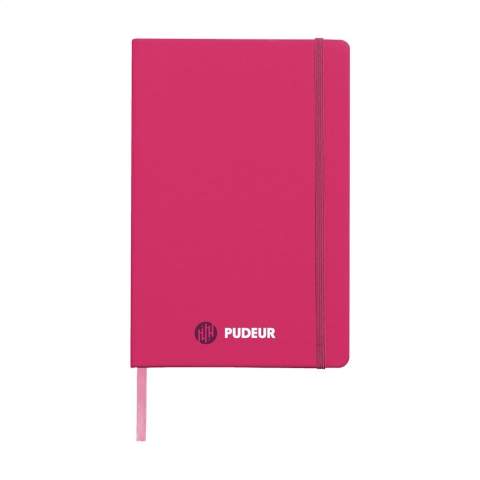 Bloc-notes compact format A5 avec environ 96 feuilles / 192 pages de couleur crème, papier ligné (80 g/m²) certifié FSC Mix. Avec reliure et couverture rigide, poche de rangement, fermeture élastique et marque-page ruban en soie.