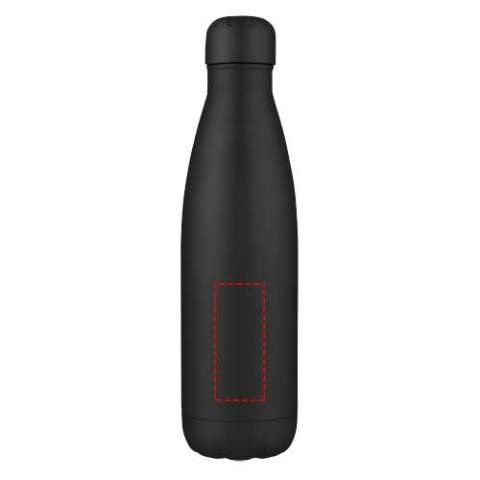 Vakuumisolierte Edelstahlflasche mit kultigem Design. Der isolierte 18/8 Edelstahl hält Getränke über mehrere Stunden heiß oder kalt. Geprüft und zugelassen nach deutschem Lebensmittelsicherheitsgesetz (LFGB) und auf Phthalatgehalt gemäß REACH Verordnung getestet. Mit einem Sockel, der in die meisten Getränkehalter passt, ist diese schlanke Wasserflasche ein perfekter Werbeartikel. Das Fassungsvermögen beträgt 500 ml. Verpackt in einer Geschenkbox aus Recyclingkarton.
