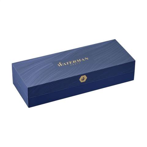 Blau schreibender Rollerball der Marke Waterman. Der Hémisphère kombiniert klare, zeitlose Linien mit einem eleganten Design. Das gebürstete Edelstahlgehäuse in Kombination mit glänzenden Akzenten verleiht dem Stift ein modernes und raffiniertes Aussehen. Ausgestattet mit einer abnehmbaren Kappe, einer robusten Clip und einer schnelltrocknenden Gelmine für ein sanftes und konstantes Schreiberlebnis. Ideal als stilvolles Geschenk oder für den täglichen Gebrauch. Geliefert in einer Waterman-Geschenkbox. Hergestellt in Europa. Verpackt pro Stück.