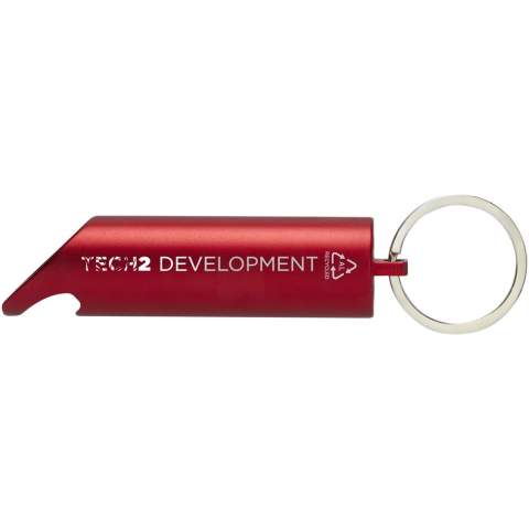 Helder led-sleutellampje met flesopener, aan/uit-knop en een gespleten ijzeren sleutelhanger. Het is gemaakt van lichtgewicht en sterk 63% RCS-gecertificeerd gerecycled aluminium. De Recycled Claim Standard (RCS) controleert de gerecyclede inhoud van een product in de hele toeleveringsketen. Verkrijgbaar in verschillende opvallende kleuren met een metallic afwerking, waardoor een gedrukt logo mooi opvalt. Wordt geleverd met drie LR44-batterijen.