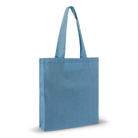 Shopping bag made of recycled cotton. The diverse sources of the material give the fabric a unique look and feel. Slight colour variations are inevitable and a true sign of the recycled nature of this bag. The extra wide shoulder straps give the bag a strong look.