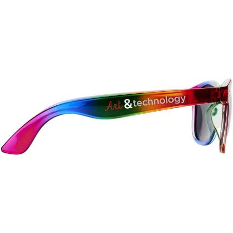 Sun Ray Sonnenbrille im Retro-Design mit transparentem Gestell in trendigen Regenbogenfarben. Erfüllt EN ISO 12312-1 und UV 400, die Gläser sind in Kategorie 3 eingestuft.