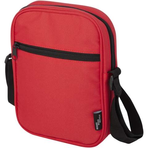 Praktische en waterafstotende crossbodytas gemaakt van GRS gerecycled polyester. Hij heeft een compartiment met ritssluiting en een vak aan de binnenkant om je dagelijkse gadgets veilig op te bergen, een voorzak met ritssluiting voor sleutels en waardevolle accessoires en een open vak aan de achterkant voor snelle opslag en toegang. Met zijn verstelbare hoogwaardige schouderbanden is de Byron crossbodytas een perfecte tas voor dagelijks gebruik met een minimale ecologische voetafdruk. PVC-vrij.