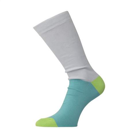 WoW! Socks made from 72% recycled cotton, 22% recycled Nylon and 6% recycled Elastane. One size fitts all (41-46). Sustainable and environmentally friendly. By wearing these recycled socks, you are saying yes to a waste-free world. You are part of the social plastic revolution. This pair of Ocean Socks prevented 30 plastic bottles entering the ocean.  • With the purchase of this product you support Plastic Bank®. Plastic Bank® is an international organisation with two main goals. These goals concern us all, reducing poverty and reducing plastic waste in the oceans. Plastic Bank® pays people in developing countries to return plastic waste. This plastic is collected from beaches, rivers, riverbanks, landfills and from the shallow parts of the ocean. This helps prevent plastic waste from polluting the oceans. The collected plastic is sorted, cleaned and processed into granules. New products are then made from these granules and given the Social Plastic® label. Each item is supplied in an individual brown cardboard box.