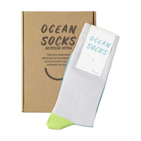 WoW! Socks made from 72% recycled cotton, 22% recycled Nylon and 6% recycled Elastane. One size fitts all (41-46). Sustainable and environmentally friendly. By wearing these recycled socks, you are saying yes to a waste-free world. You are part of the social plastic revolution. This pair of Ocean Socks prevented 30 plastic bottles entering the ocean.  • With the purchase of this product you support Plastic Bank®. Plastic Bank® is an international organisation with two main goals. These goals concern us all, reducing poverty and reducing plastic waste in the oceans. Plastic Bank® pays people in developing countries to return plastic waste. This plastic is collected from beaches, rivers, riverbanks, landfills and from the shallow parts of the ocean. This helps prevent plastic waste from polluting the oceans. The collected plastic is sorted, cleaned and processed into granules. New products are then made from these granules and given the Social Plastic® label. Each item is supplied in an individual brown cardboard box.