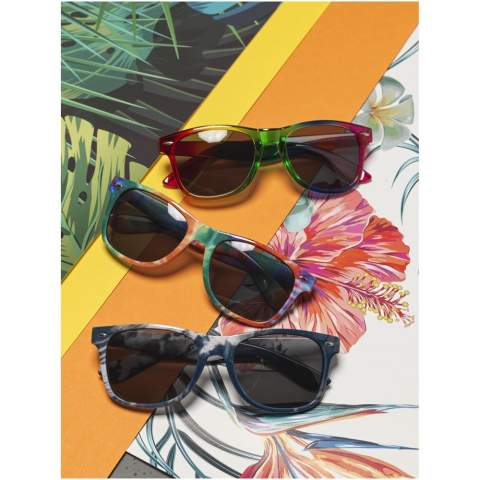 Sun Ray Sonnenbrille im Retro-Design mit transparentem Gestell in trendigen Regenbogenfarben. Erfüllt EN ISO 12312-1 und UV 400, die Gläser sind in Kategorie 3 eingestuft.
