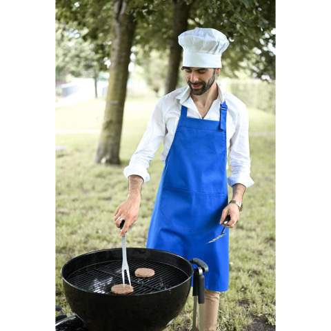 Get into the skin of a real chef with this cotton chef's hat. Whether you're a chef or just love to experiment in the kitchen, this hat will make you look professional either way. Personalize it with an embroidery or print of your choice. Thanks to the convenient Velcro closure, it always fits perfectly.
