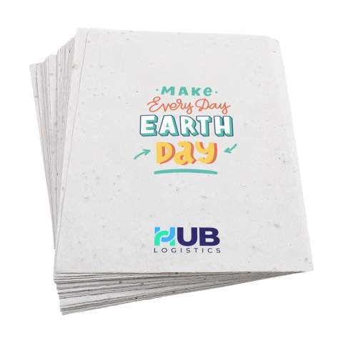 WoW! Dépliant au format A6 en papier biodégradable avec des graines de fleurs (papier ensemencé 80 g/m²).  Comprend une impression en full colour sur une face, entièrement personnalisable avec votre marque ou message. Une impression (en full colourr) sur la deuxième face est possible moyennant un coût supplémentaire.    Choisissez parmi trois types de graines : fleurs, herbes ou légumes.    Ce dépliant allie communication et effet de surprise. Idéal pour les salons, événements et campagnes de publipostage afin d’attirer l’attention sur votre message de manière originale. Le dépliant ne doit pas être jeté avec le papier recyclé, mais peut être planté en terre, où les graines germeront.    En raison de l'utilisation de graines et de matériaux recyclés, de petites irrégularités dans le matériau peuvent être visibles. Fabriqué en Europe.