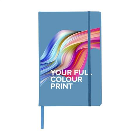 Bloc-notes compact format A5 avec environ 96 feuilles / 192 pages de couleur crème, papier ligné (80 g/m²) certifié FSC Mix. Avec reliure et couverture rigide, poche de rangement, fermeture élastique et marque-page ruban en soie.