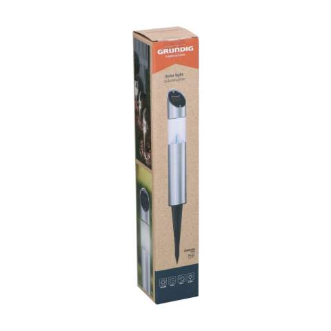 Lampe solaire à LED Grundig. Fabriquée en acier inoxydable et en plastique. Dès qu'il fait sombre, la lumière blanche (2 LED) s'allume automatiquement. L'éclairage solaire idéal pour le jardin ou l'allée. Équipée d'un piquet et facile à déplacer. Après une charge complète, la lampe fournit 6 à 8 heures de lumière. Résistante aux éclaboussures. Le boîtier en acier inoxydable est résistant aux intempéries. Comprend une pile rechargeable AAA Ni-Mh 1,2 V (600 mAh). Emballage par pièce.