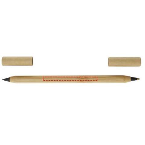 De twee bamboe pennen van Samambu hebben twee koppen: 1 balpen en 1 inktloze pen. De inktloze kant vereist geen inktpatronen of vulling. De zwarte grafietpunt van de pen is ontworpen om zichtbare sporen achter te laten wanneer deze in contact komt met het schrijfoppervlak. Het kiezen van een inktloze pen van bamboe bevordert het maken van duurzamere keuzes en moedigt het gebruik van hernieuwbare materialen aan. De balpen heeft blauwe inkt, een penpunt van 1 mm en een schrijflengte van 600 meter. Schrijflengte inktloze pen: 1500 meter.