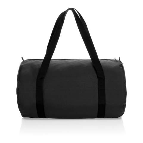 Machen Sie sich bereit für ein sorgloses und angenehmes Reiseerlebnis mit dieser unverzichtbaren Sporttasche. Mit ihrem cleveren, packbaren Design passt diese Sporttasche problemlos in die integrierte Tasche und ist damit eine ideale, platzsparende Lösung für Ihre Reisen. Sie ist federleicht und wiegt nur wenige Gramm, so dass Sie alles Notwendige einpacken können, ohne Ihr Gepäck zusätzlich zu belasten. Hergestellt aus 100% recyceltem Polyester, das mit dem AWARE™-Tracer versehen ist. 2% des Erlöses jedes verkauften Aware™-Produkts werden an Water.org gespendet. PVC-frei.<br /><br />PVC free: true
