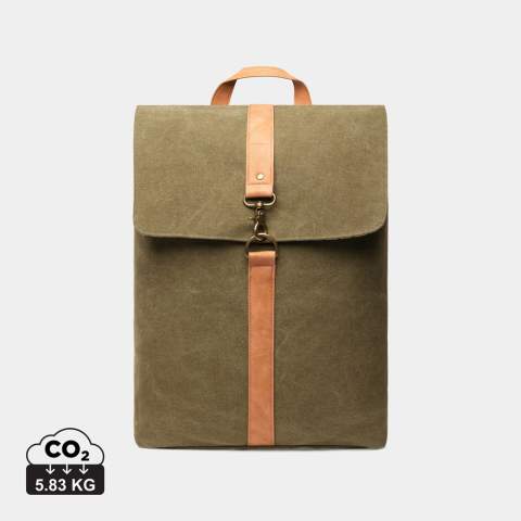 Een verfijnde tas gemaakt van 62% gerecyclede materialen. Deze gewatteerde computertas is geschikt voor laptops tot 17" en zal jarenlang nuttig zijn dankzij de hoogwaardige materialen en het klassieke ontwerp. Gemaakt van GRS (Global Recycle Standard) gecertificeerde gerecyclede materialen, waarbij de GRS-certificering een volledig gecertificeerde toeleveringsketen van gerecyclede materialen garandeert. Totale gerecyclede inhoud gebaseerd op het totale productgewicht.Geschikt voor laptops met een grootte van in totaal 17 inch. Denk eraan dat de afmetingen van het scherm niet hetzelfde zijn als die van de gehele laptop.