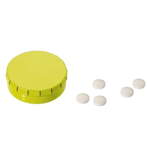 Mit nur einem Klick können Sie diese Pfefferminzdose öffnen und mit einer einfachen Handbewegug wieder schließen. Die Dose enthät 12g holländische Pfefferminz, nicht zuckerfrei.