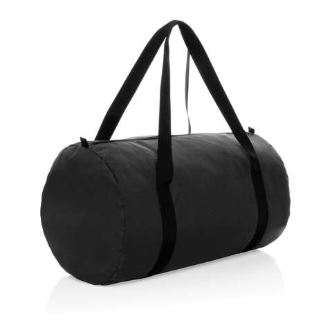 Machen Sie sich bereit für ein sorgloses und angenehmes Reiseerlebnis mit dieser unverzichtbaren Sporttasche. Mit ihrem cleveren, packbaren Design passt diese Sporttasche problemlos in die integrierte Tasche und ist damit eine ideale, platzsparende Lösung für Ihre Reisen. Sie ist federleicht und wiegt nur wenige Gramm, so dass Sie alles Notwendige einpacken können, ohne Ihr Gepäck zusätzlich zu belasten. Hergestellt aus 100% recyceltem Polyester, das mit dem AWARE™-Tracer versehen ist. 2% des Erlöses jedes verkauften Aware™-Produkts werden an Water.org gespendet. PVC-frei.<br /><br />PVC free: true